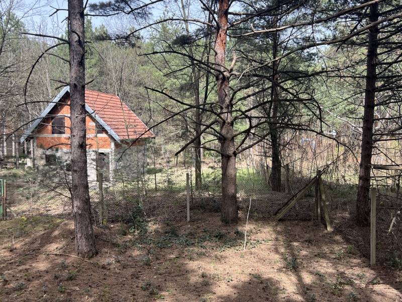 Vatrogasci i helikopter gase požar koji je zahvatio vikend naselje Vinci