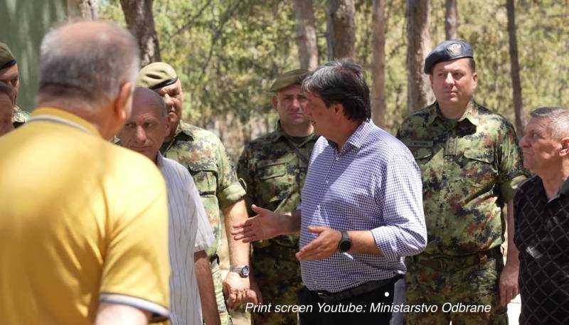 Ministar Gašić u naselju Vinci nakon požara: „Najvažnije je da nema žrtava"