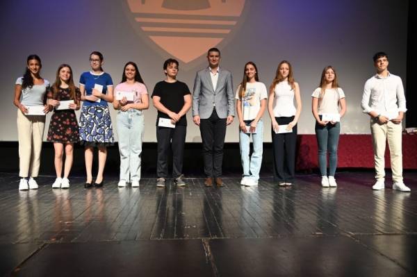 Grad Požarevac nagradio najuspešnije đake i njihove mentore za školsku 2024/2025. godinu