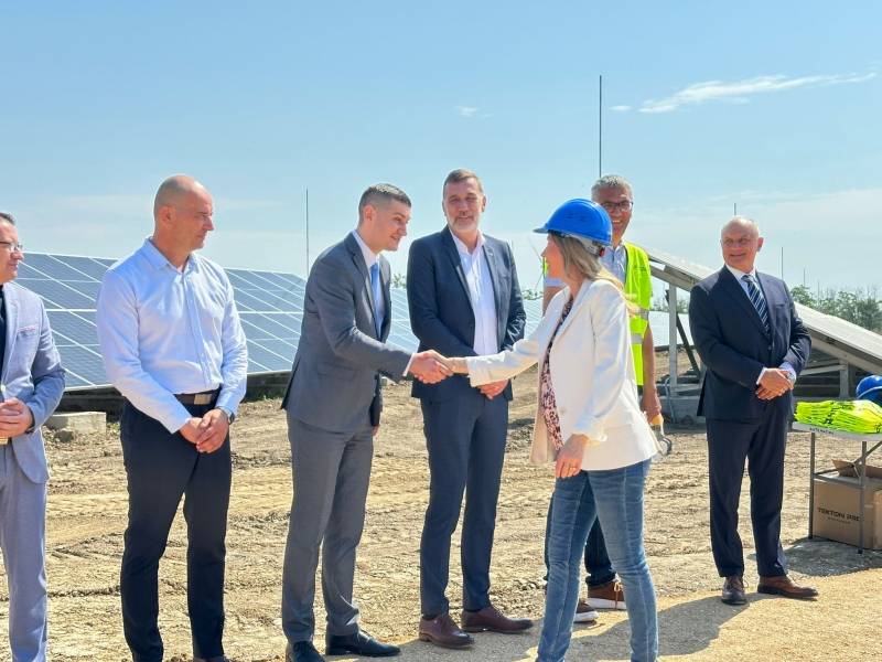 Ministarka Đedović Handanović pustila u probni rad solarnu elektranu „Petka“ – stižu prvi sunčevi megavati