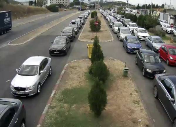 Gužve na granici sa Grčkom: Kolone automobila i višesatna zadržavanja na prelazu Evzoni