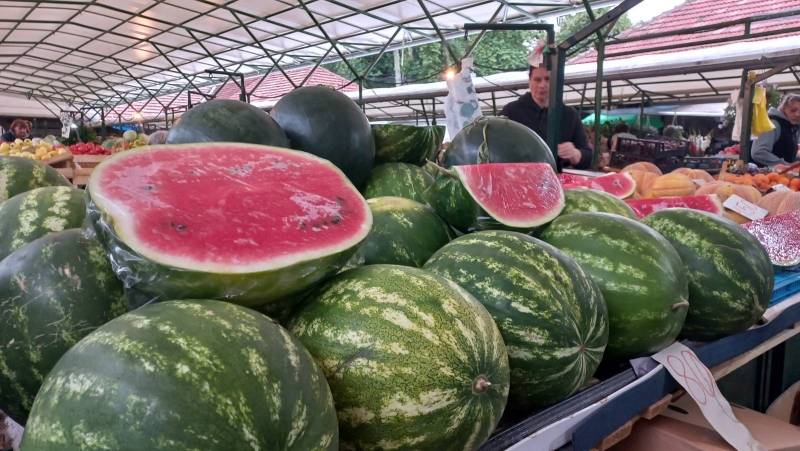 Leto na pijaci „Krug“ - lubenice najtraženije