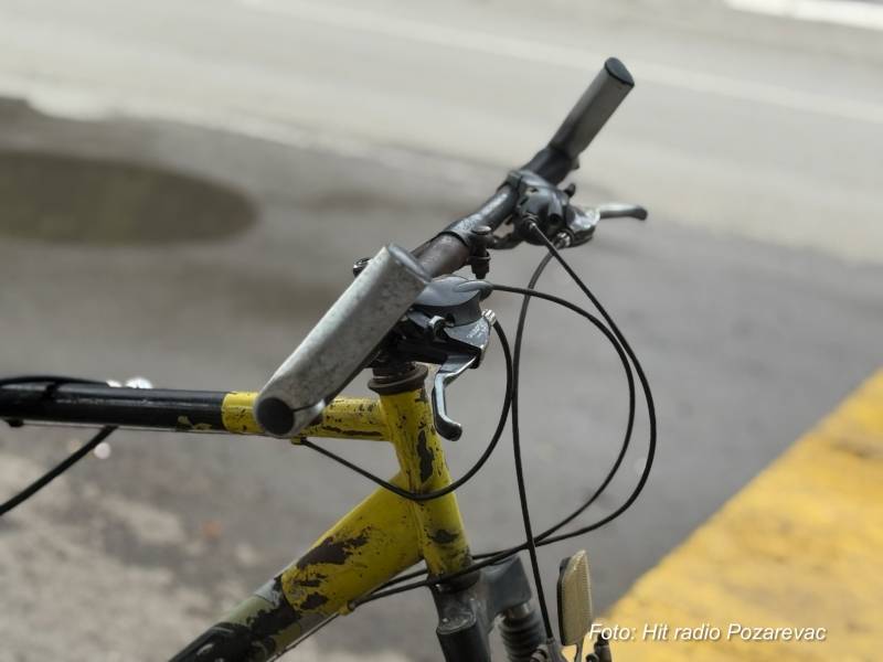 Biciklista sa preko 2 promila alkohola teško povređen
