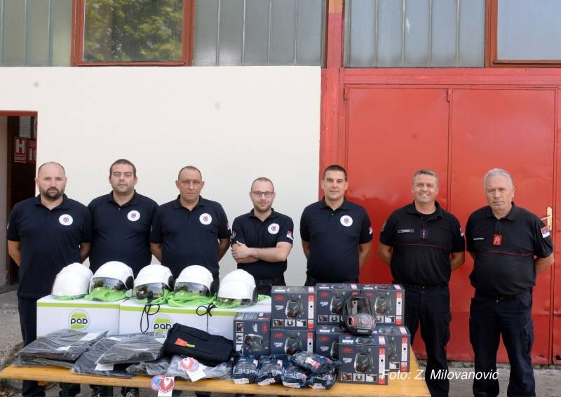 Nakon apela DVD Požarevac: Firma PRIM iz Kostolca donirala zaštitnu opremu
