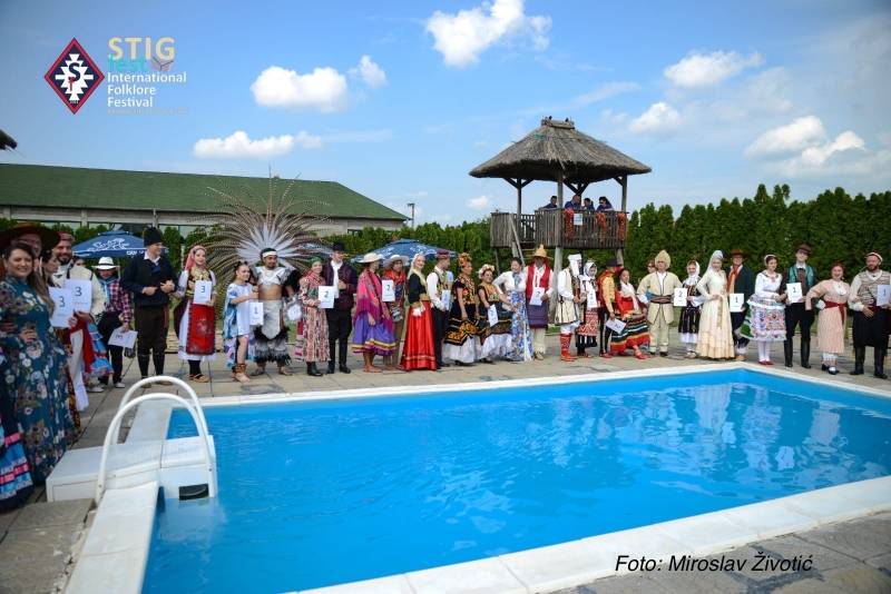 Revija narodnih nošnji i sportske igre u okviru 5. Stig festa