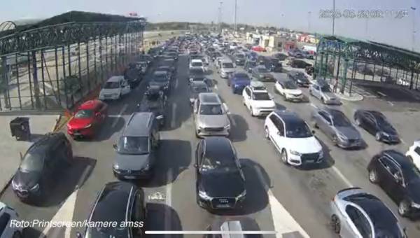 AMSS upozorava: pojačan saobraćaj širom Srbije, duža čekanja na Horgošu