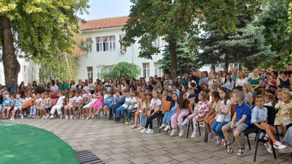 Prvaci OŠ „Dositej Obradović“ započeli školsku godinu svečano