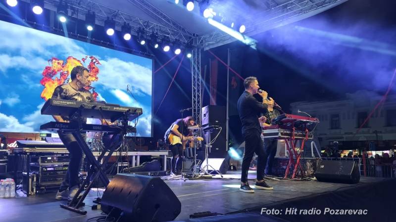Sinoć Amadeus bend, večeras Peđa Medenica i Ljupka Stević na Trgu u Požarevcu
