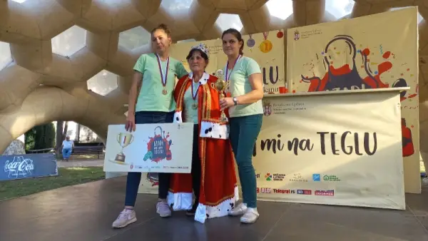 Najbolji ajvar u Požarevcu pripremila ekipa „Nezaborav“ iz Laznice