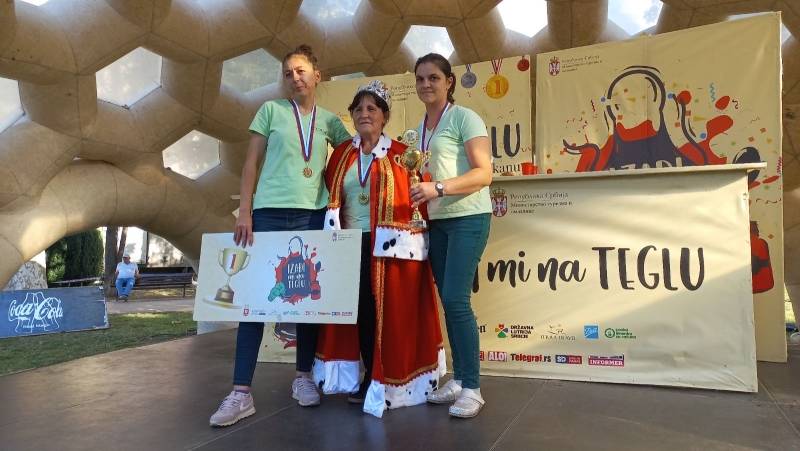 Najbolji ajvar u Požarevcu pripremila ekipa „Nezaborav“ iz Laznice