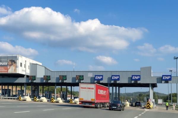 Umeren saobraćaj, ali oprez zbog kiše i vetra