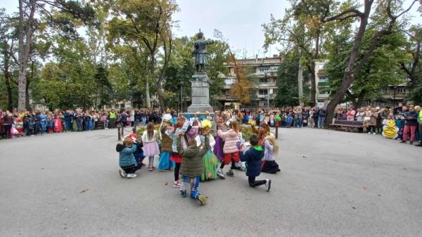 Pesmom, igrom i maskama – Dečija nedelja u znaku radosti (FOTO)