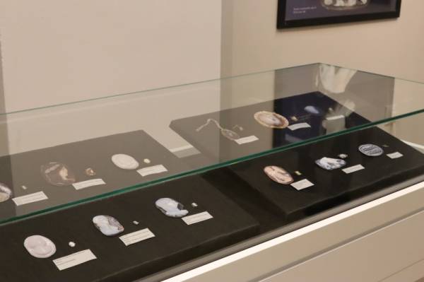 Izložba Geme i kameje iz antičke zbirke Narodnog muzeja Požarevac otvorena u Smederevskoj Palanci