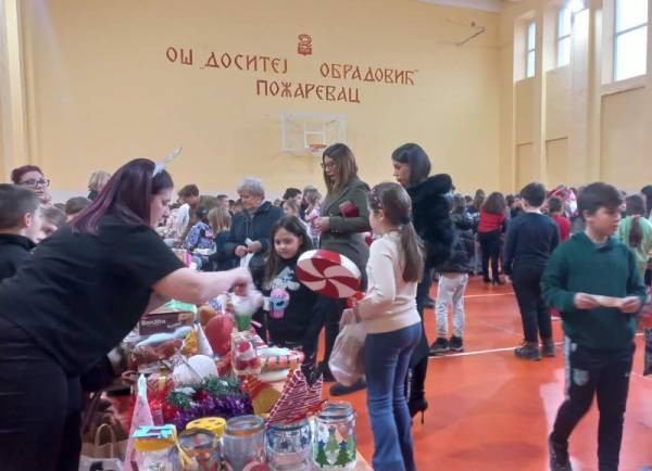 Humanitarni novogodišnji bazar u OŠ „Dositej Obradović“