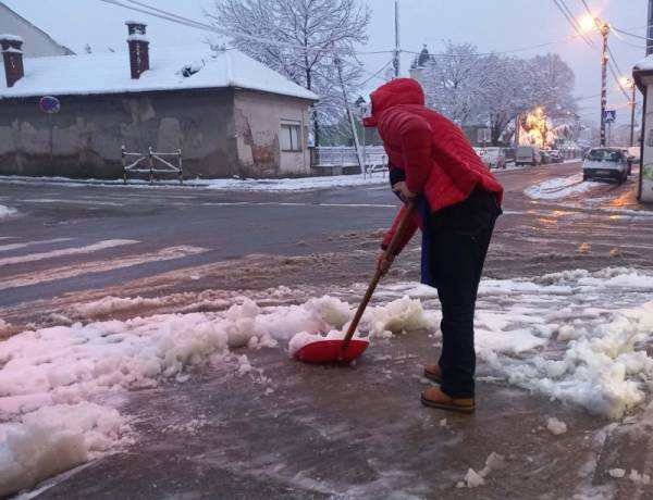 Očistite sneg ispred ulaza i dvorišta