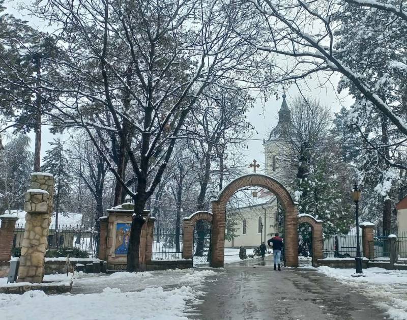 Badnje veče u Sabornoj crkvi: Tradicionalno osvećenje i paljenje badnjaka