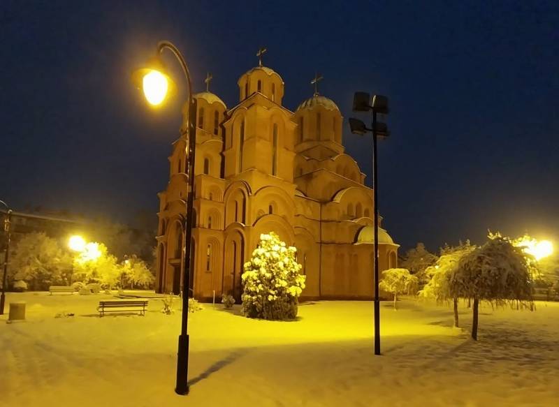 Badnje veče u crkvi Svete Petke u Busiju – osvećenje i paljenje badnjaka
