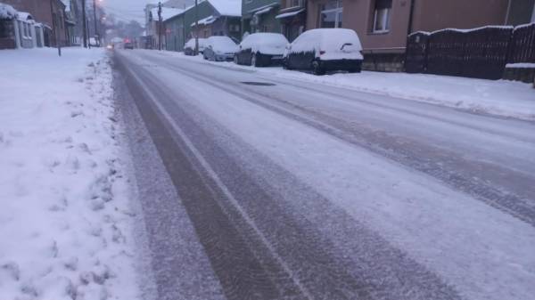 Noć bez pauze za zimsku službu: Glavni pravci prohodni, parking danas besplatan