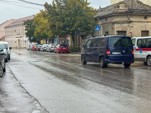 Nepovoljni uslovi na putevima, savetuje se oprezna vožnja