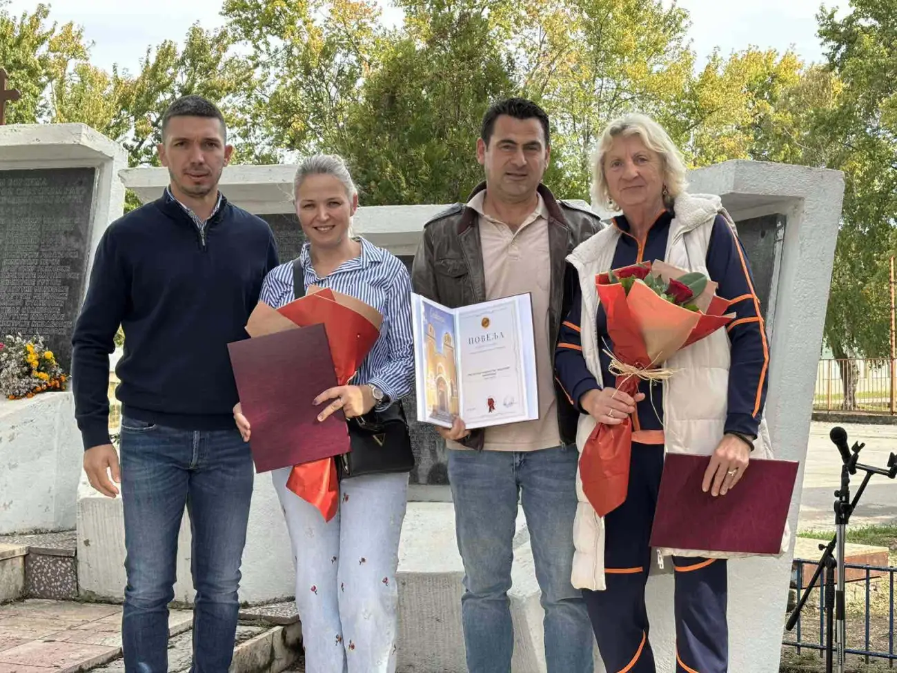 Dobitnici prvih seoskih povelja u Ćirikovcu. Foto: Hit radio/I.B.