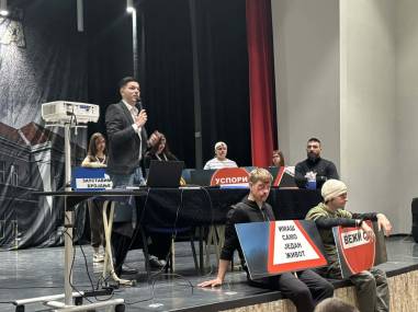 U Požarevcu održano predavanje za maturante o bezbednosti saobraćaja