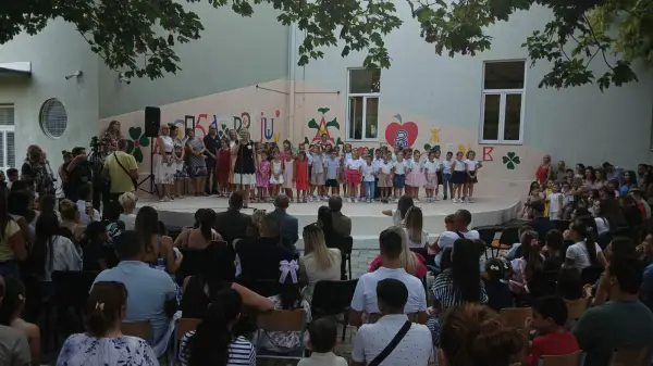 U OŠ „Dositej Obradović“ svečano dočekano 88 prvaka