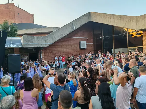Ples, muzika i odlična atmosfera na Letnjoj sceni