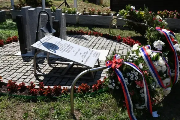 Polaganjem venaca odata počast Kostolčanima poginulim u ratovima devedesetih