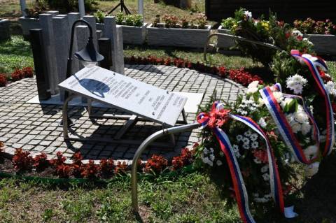 Polaganjem venaca odata počast Kostolčanima poginulim u ratovima devedesetih