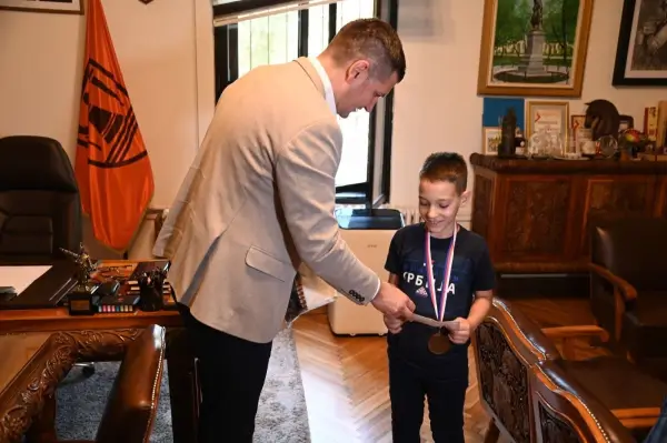 Prijem u Gradskoj kući za mladog šahistu Matiju Arsenijevića
