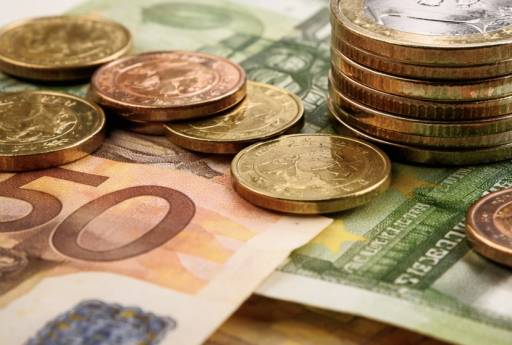 Srednji kurs evra 117,3938 dinara, dolar ojačao