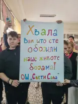 Aplauz koji se pamti: Učenici aplauzom ispratili nastavnika u penziju (VIDEO)