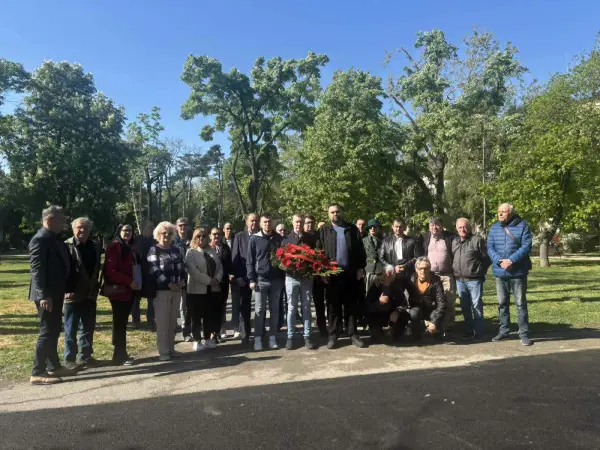 Požarevac: Socijalisti položili venac na spomenik Vasi Pelagiću
