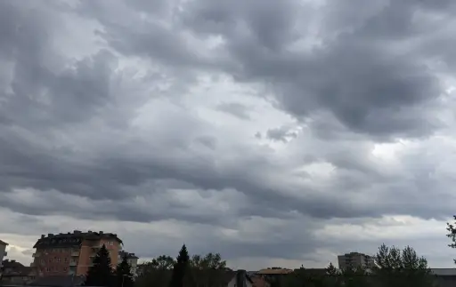 RHMZ upozorava na nevreme: Stižu pljuskovi sa grmljavinom, jak vetar i grad