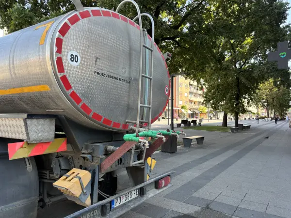 Na Gradskom trgu u Požarevcu postavljena cisterna sa pijaćom vodom