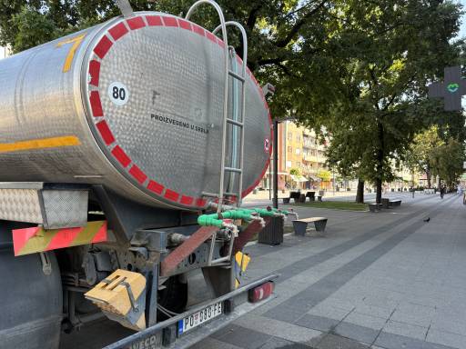 Na Gradskom trgu u Požarevcu postavljena cisterna sa pijaćom vodom