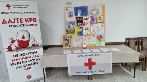 Nagrađeni učenici na konkursu „Krv život znači“