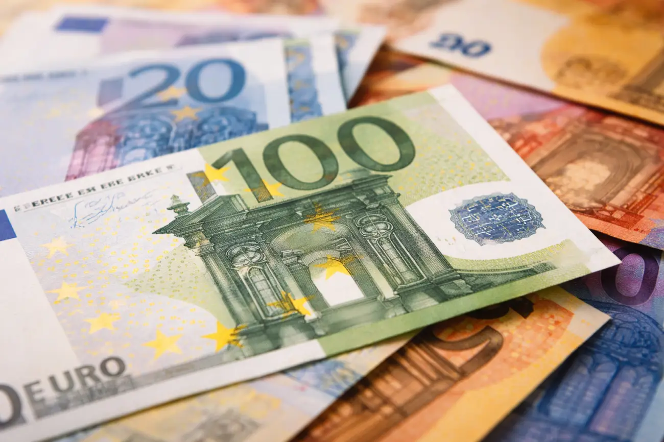 Kurs dinara stabilan – evro danas 117,4159 dinara