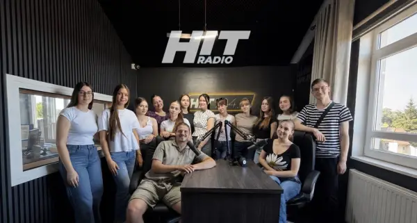 Požarevački gimnazijalci u Hit radiju: Od spikerskog glasa do radijske reklame