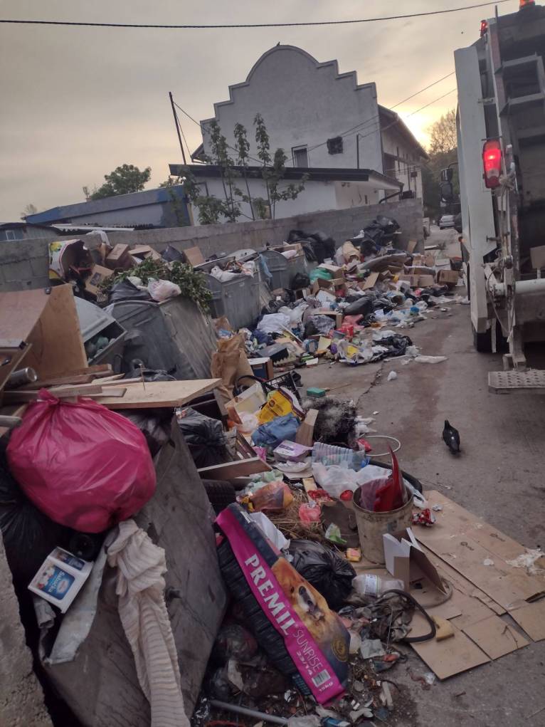 Apel „Komunalnih službi“ zbog smeća u centru Kostolca