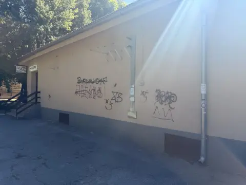 Pijaca Krug ispisana grafitima