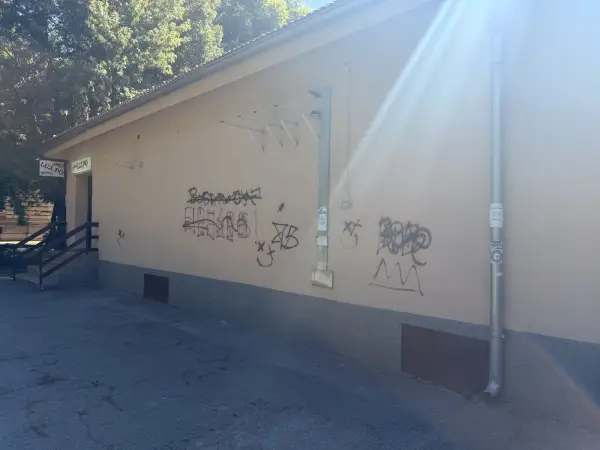 Pijaca Krug ispisana grafitima