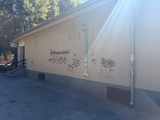 Pijaca Krug ispisana grafitima