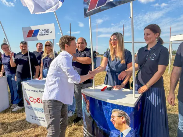  Ana Brnabić u Ljubičevu: Održan veliki narodni skup SNS