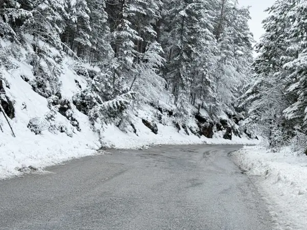 Sneg na planinama pred početak proleća