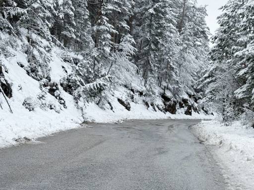 Sneg na planinama pred početak proleća