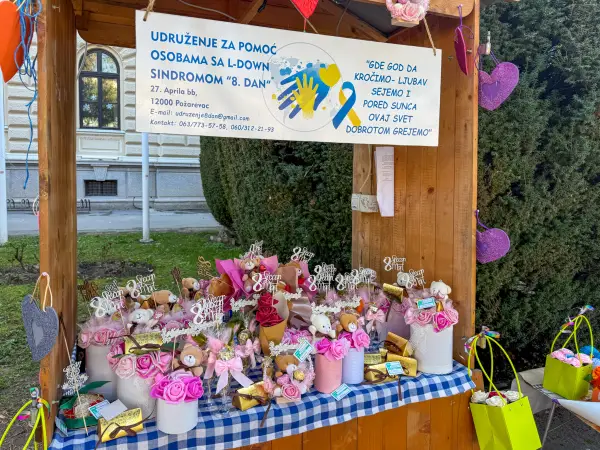 Cveće, pokloni i ručni radovi – ovako izgleda osmomartovska ponuda u Gradskom parku (FOTO)