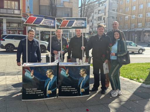 Povodom Međunarodnog dana žena Gradski odbor SNS u Požarevcu organizovao akciju podele ruža