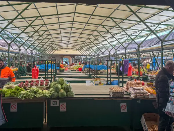 Cene na pijaci „Krug“ u Požarevcu: Jagode 500 dinara, paradajz i krastavac po 300