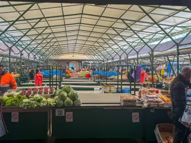 Cene na pijaci „Krug“ u Požarevcu: Jagode 500 dinara, paradajz i krastavac po 300